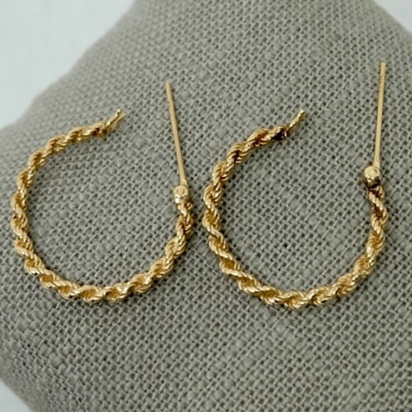 SOLID 14K YELLOW GOLD TWISTED ROPE HOOP EARRINGS~ 2.89 GRAMS - Picture 6 of 7